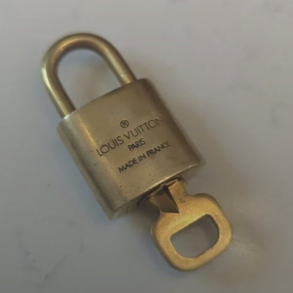 LV Lock & key #308 - Picture 2 of 3